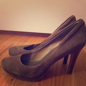 Brown Suede Banana Republic Pumps. Size 8.5.